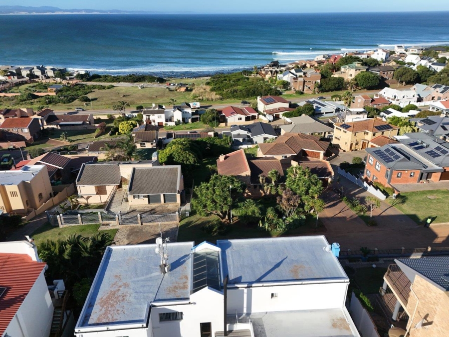 7 Bedroom Property for Sale in Wavecrest Eastern Cape